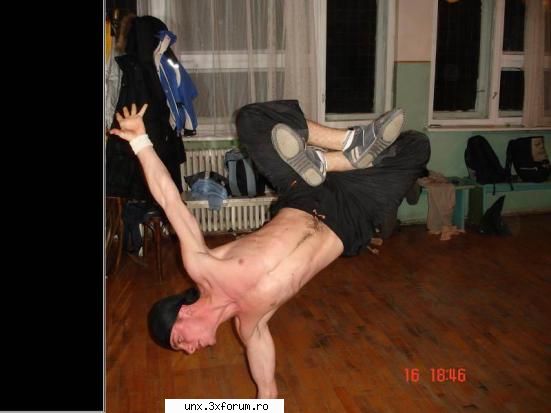 poze voi aici.si bboyin' numai fumei punetzi mana invatzat rupetzi parketu doua numai bijba atat....