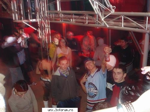 poze noi club... ps: aia bere ice tea!