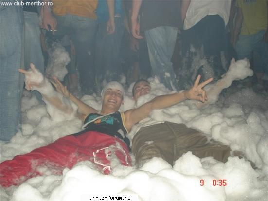 tolaniti in mijlocul discotecii poze cu noi