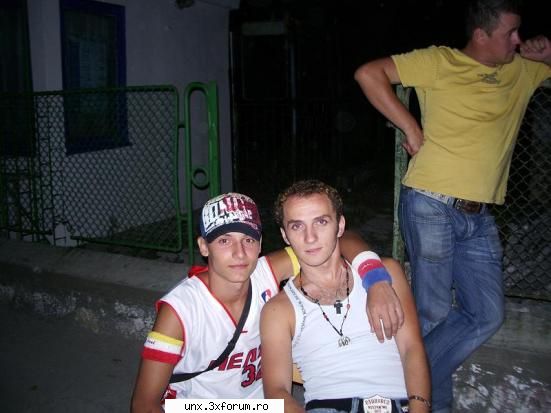 yo si prietenul meu mihai (mihai la festivalul national de si creatie sulina 2006. am fost si