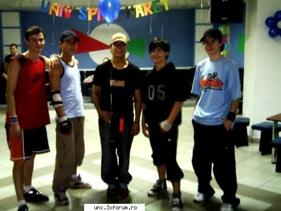 Connection Crew - de fapt suntem mai multi in crew adica Bobby - Trupe Prietene
