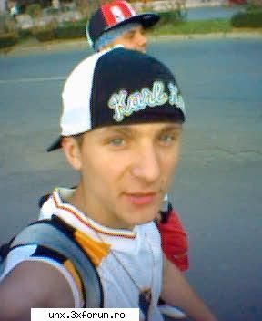Poze Cu Noi - vlad in drum spre scoala - Poze